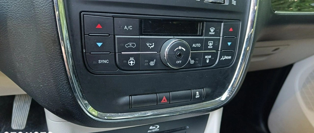 Lancia Voyager cena 63500 przebieg: 222000, rok produkcji 2014 z Międzylesie małe 529